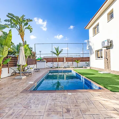 Stephania Айя-Напа