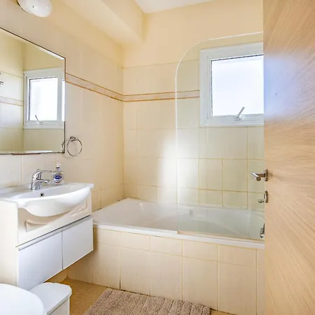 Stephania Вилла *