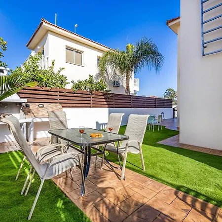 Stephania Вилла *