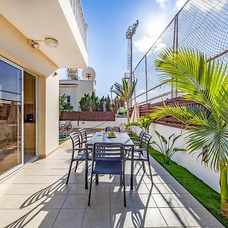 Stephania Villa